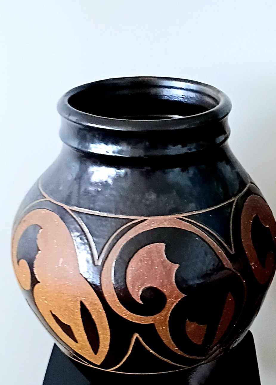 Black Ceramic with Māori Motifs
